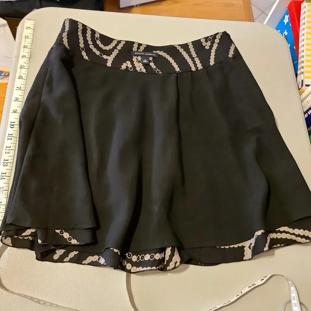 Banana Republic Womens Skirt Sz 4 Black Cream 100% Silk Flowing Abstract‎ Boho